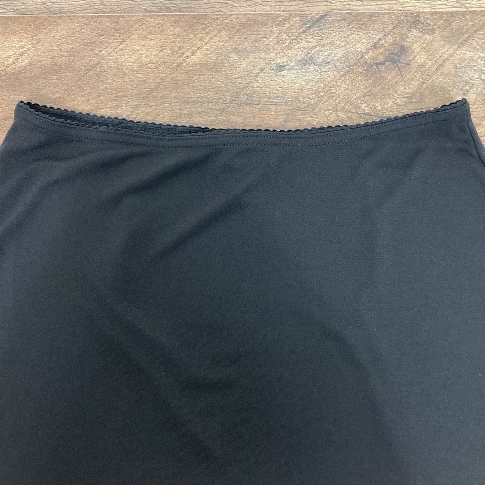 Express Black Skirt w/ Red Flowers Size M - Picture 7 of 8